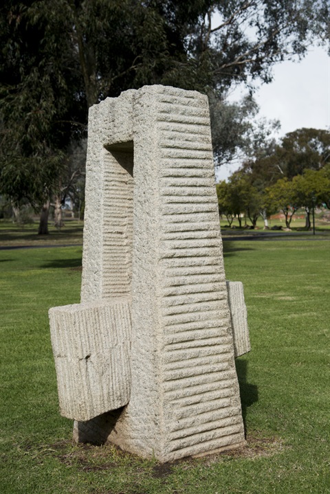 TAKEHIRO TERADA, Suton-Stone 2009, stone – Japanese Pink Granite. Gif of Takehiro Terada and Sculpture by the Sea. Photo by Effy Alexakis.