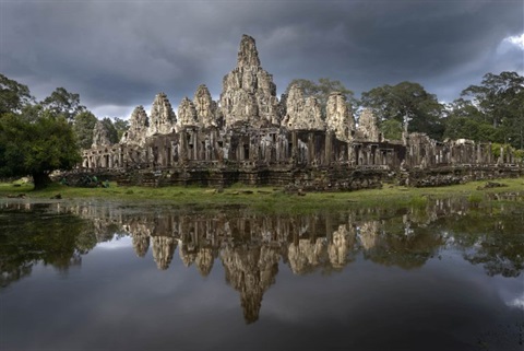 John GOLLINGS, Bayon, Angkor Thom, Cambodia 2012, pigment ink-jet print, courtesy of the artist